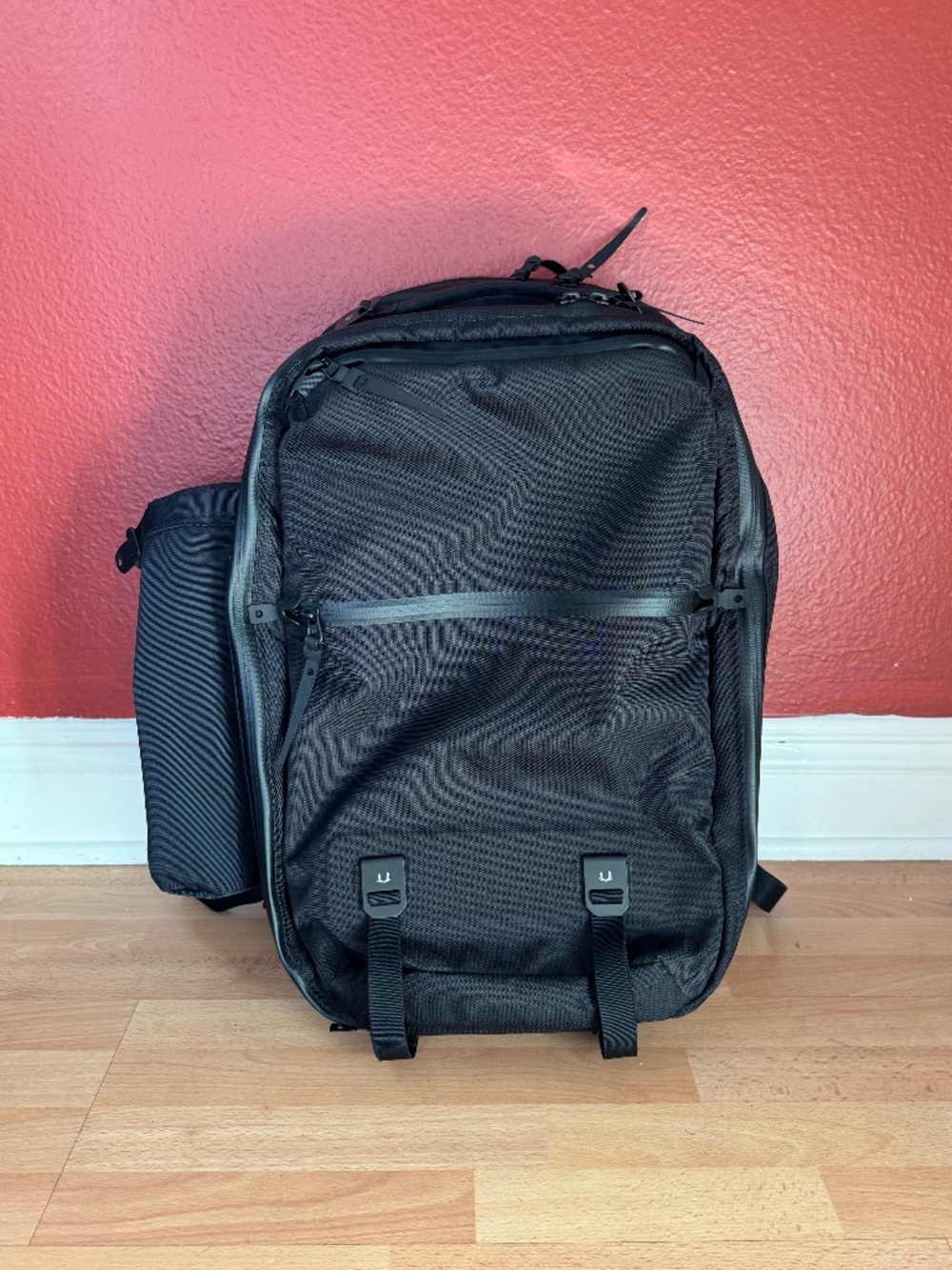 Black Ember Citadel R3 25L + Compression Straps + Water Bottle Holder